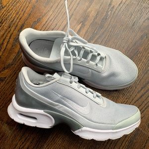 Nike sneakers silver white 7.5